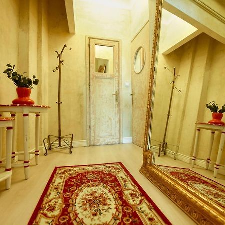 ブカレストBaroque Splendor: Breathtaking Views & Designアパートメント エクステリア 写真