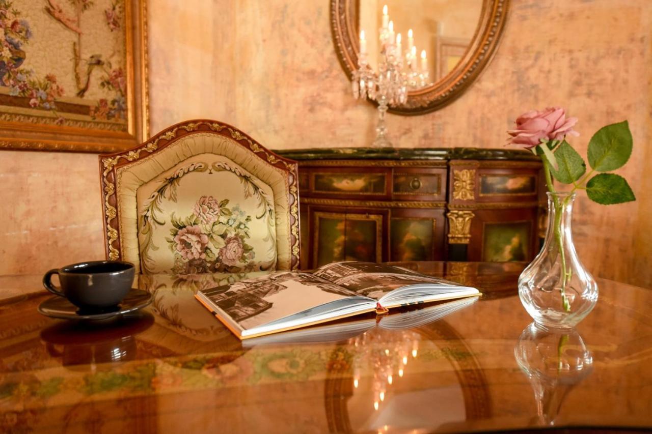 ブカレストBaroque Splendor: Breathtaking Views & Designアパートメント エクステリア 写真